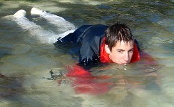 cagoule survival swimming in clothes