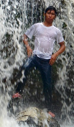 waterfall jeans t-shirt thailand